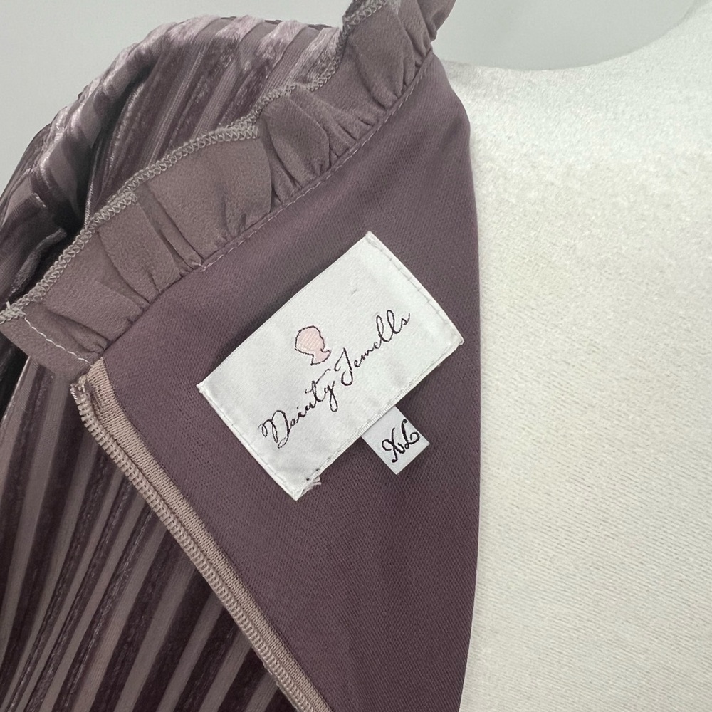 Dainty Jewells purple velvet midi dress - Picture 6 of 7